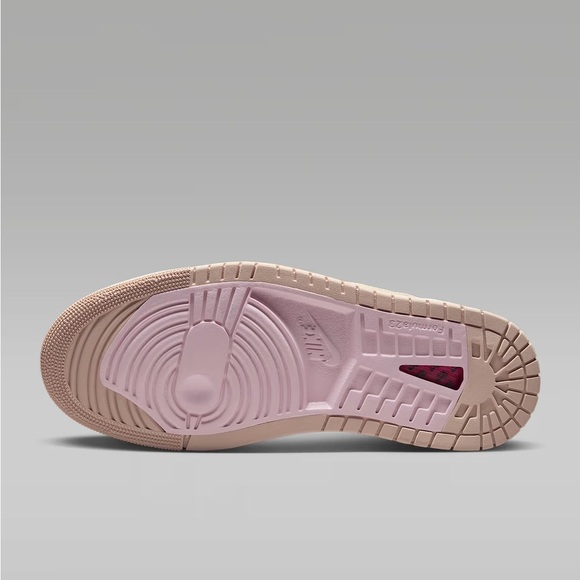 Jordan 1 high top
Zoom comfort 2
Brand new - Picture 10 of 14